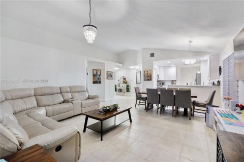 House in Davie, Florida 3 bedrooms, 128.39 sq.m. № 2244039 - photo 9