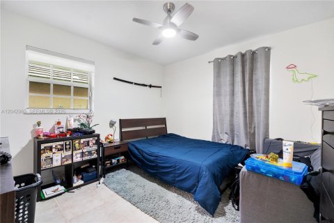 House in Davie, Florida 3 bedrooms, 128.39 sq.m. № 2244039 - photo 15