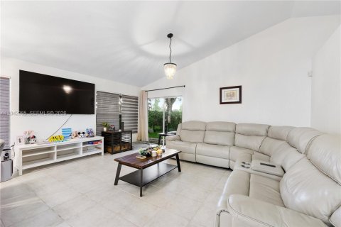 House in Davie, Florida 3 bedrooms, 128.39 sq.m. № 2244039 - photo 11
