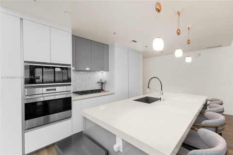 Copropriété à vendre à Miami, Floride: 3 chambres, 254.83 m2 № 1966234 - photo 26