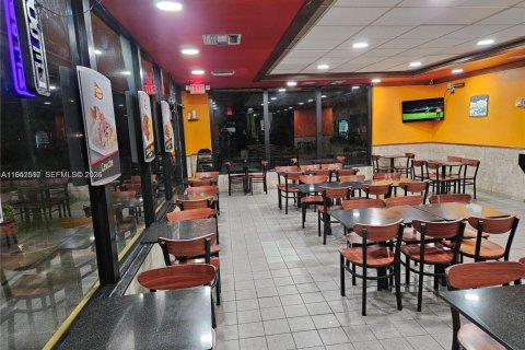 Propiedad comercial en venta en Pompano Beach, Florida № 2054689 - foto 9