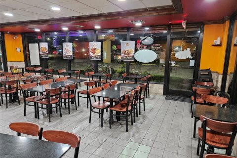 Propiedad comercial en venta en Pompano Beach, Florida № 2054689 - foto 10