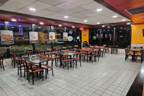 Propiedad comercial en venta en Pompano Beach, Florida № 2054689 - foto 11