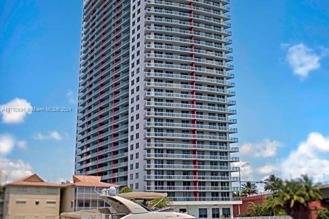 Condominio en venta en Hallandale Beach, Florida, 2 dormitorios, 96.34 m2 № 1949715 - foto 7