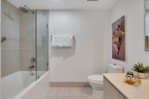 Condominio en venta en Hallandale Beach, Florida, 2 dormitorios, 96.34 m2 № 1949715 - foto 28