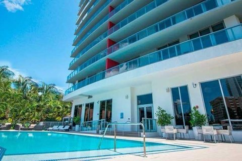 Condominio en venta en Hallandale Beach, Florida, 2 dormitorios, 96.34 m2 № 1949715 - foto 10