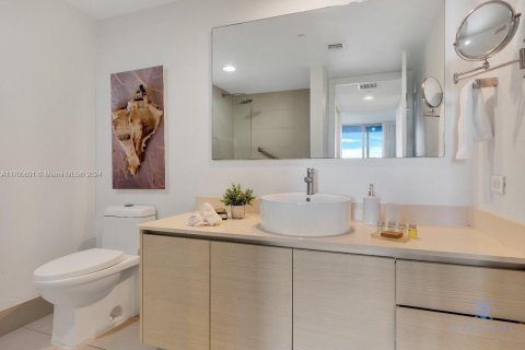 Condominio en venta en Hallandale Beach, Florida, 2 dormitorios, 96.34 m2 № 1949715 - foto 30