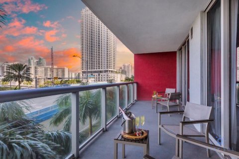 Condominio en venta en Hallandale Beach, Florida, 2 dormitorios, 96.34 m2 № 1949715 - foto 13