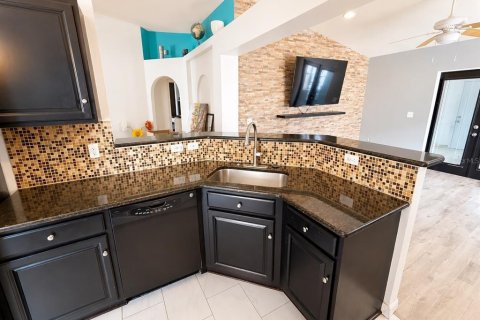 Villa ou maison à vendre à Kissimmee, Floride: 4 chambres, 174.1 m2 № 2138032 - photo 10