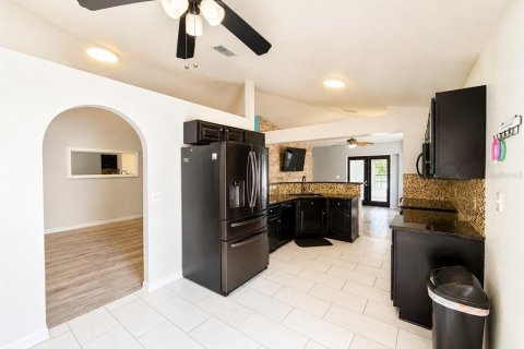 Villa ou maison à vendre à Kissimmee, Floride: 4 chambres, 174.1 m2 № 2138032 - photo 13