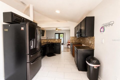 Villa ou maison à vendre à Kissimmee, Floride: 4 chambres, 174.1 m2 № 2138032 - photo 12
