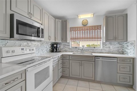 House in Englewood, Florida 2 bedrooms, 139.17 sq.m. № 1528395 - photo 14