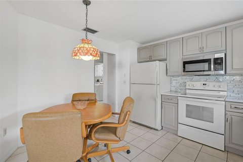 House in Englewood, Florida 2 bedrooms, 139.17 sq.m. № 1528395 - photo 12