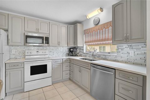 House in Englewood, Florida 2 bedrooms, 139.17 sq.m. № 1528395 - photo 13