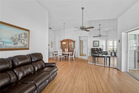 House in Englewood, Florida 2 bedrooms, 139.17 sq.m. № 1528395 - photo 3