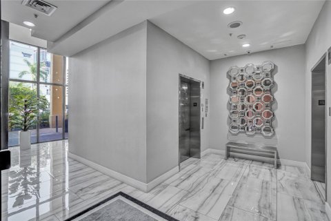 Condominio en alquiler en Fort Lauderdale, Florida, 1 dormitorio, 75.9 m2 № 1231420 - foto 1