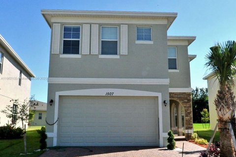 Casa en venta en Port St. Lucie, Florida, 4 dormitorios, 257.43 m2 № 1891592 - foto 1