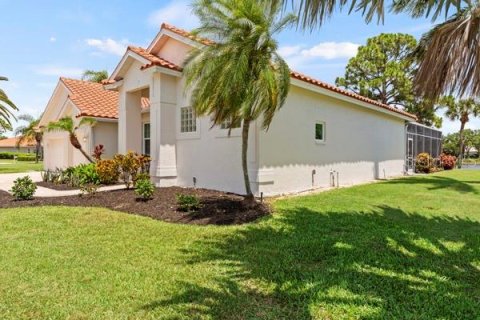 House in Sarasota, Florida 4 bedrooms, 223.43 sq.m. № 2092070 - photo 2