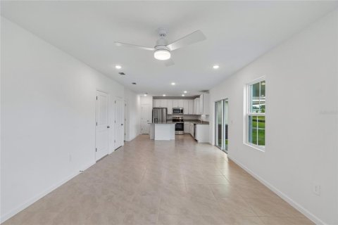 Villa ou maison à vendre à Davenport, Floride: 4 chambres, 201.69 m2 № 2127146 - photo 14