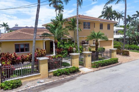 Villa ou maison à vendre à Fort Lauderdale, Floride: 5 chambres, 394.37 m2 № 1061447 - photo 1