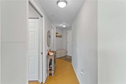 Купить кондоминиум в Майами, Флорида 2 спальни, 89.56м2, № 1752002 - фото 15