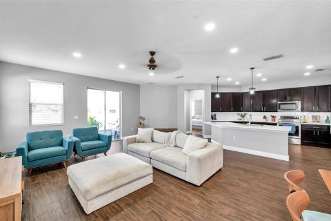 House in Gibsonton, Florida 4 bedrooms, 186.18 sq.m. № 1757438 - photo 12