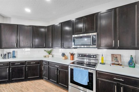 House in Gibsonton, Florida 4 bedrooms, 186.18 sq.m. № 1757438 - photo 8