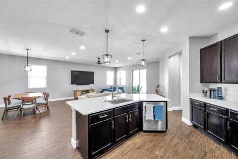 House in Gibsonton, Florida 4 bedrooms, 186.18 sq.m. № 1757438 - photo 6