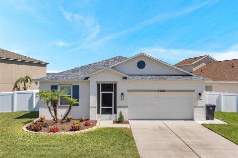 House in Gibsonton, Florida 4 bedrooms, 186.18 sq.m. № 1757438 - photo 1