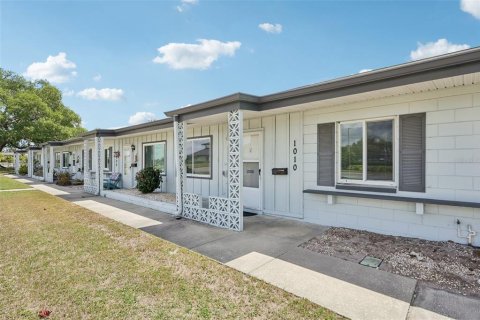 Townhouse in Sun City Center, Florida 2 bedrooms, 83.52 sq.m. № 2208207