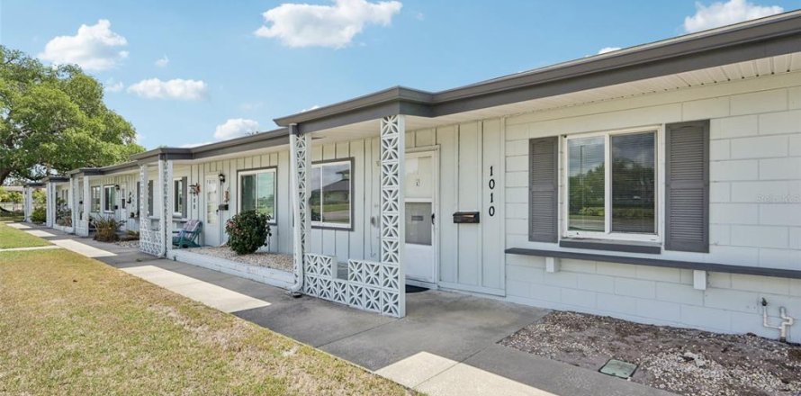 Townhouse in Sun City Center, Florida 2 bedrooms, 83.52 sq.m. № 2208207