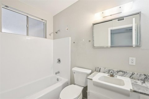 Townhouse in Sun City Center, Florida 2 bedrooms, 83.52 sq.m. № 2208207 - photo 16