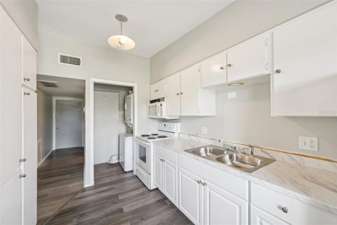 Townhouse in Sun City Center, Florida 2 bedrooms, 83.52 sq.m. № 2208207 - photo 8