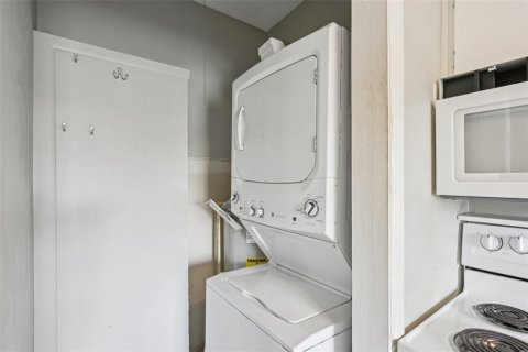 Townhouse in Sun City Center, Florida 2 bedrooms, 83.52 sq.m. № 2208207 - photo 11