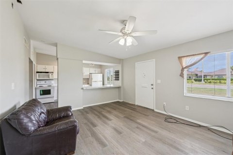 Townhouse in Sun City Center, Florida 2 bedrooms, 83.52 sq.m. № 2208207 - photo 5
