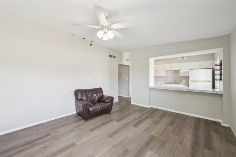 Townhouse in Sun City Center, Florida 2 bedrooms, 83.52 sq.m. № 2208207 - photo 4