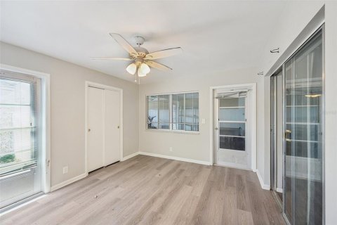 Townhouse in Sun City Center, Florida 2 bedrooms, 83.52 sq.m. № 2208207 - photo 17