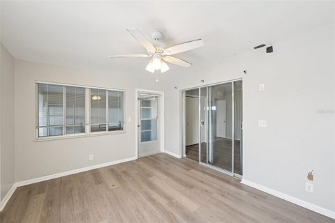 Townhouse in Sun City Center, Florida 2 bedrooms, 83.52 sq.m. № 2208207 - photo 18