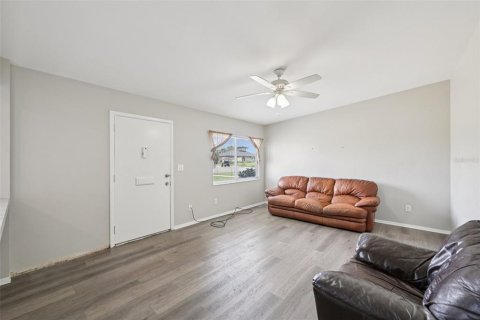 Townhouse in Sun City Center, Florida 2 bedrooms, 83.52 sq.m. № 2208207 - photo 6