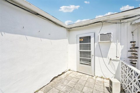 Townhouse in Sun City Center, Florida 2 bedrooms, 83.52 sq.m. № 2208207 - photo 24