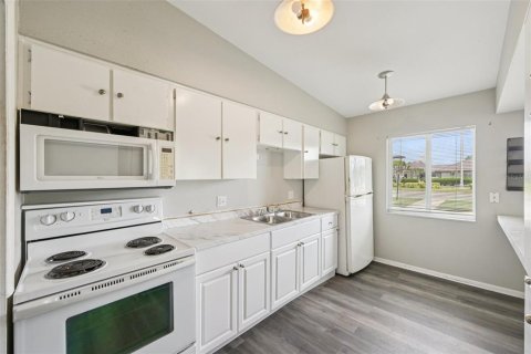Townhouse in Sun City Center, Florida 2 bedrooms, 83.52 sq.m. № 2208207 - photo 10
