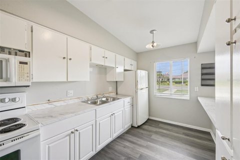 Townhouse in Sun City Center, Florida 2 bedrooms, 83.52 sq.m. № 2208207 - photo 7