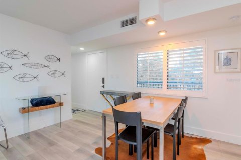 Condominio en alquiler en Saint Pete Beach, Florida, 3 dormitorios, 124.95 m2 № 1577424 - foto 5