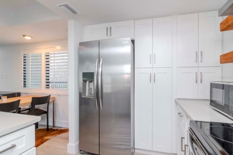 Condominio en alquiler en Saint Pete Beach, Florida, 3 dormitorios, 124.95 m2 № 1577424 - foto 11
