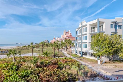 Condominio en alquiler en Saint Pete Beach, Florida, 3 dormitorios, 124.95 m2 № 1577424 - foto 30