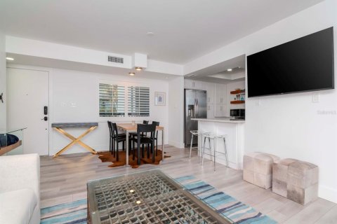Condominio en alquiler en Saint Pete Beach, Florida, 3 dormitorios, 124.95 m2 № 1577424 - foto 15