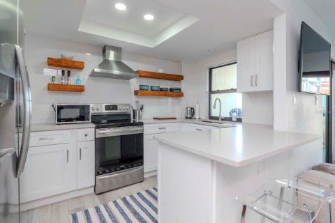 Condominio en alquiler en Saint Pete Beach, Florida, 3 dormitorios, 124.95 m2 № 1577424 - foto 9