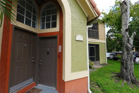 Купить кондоминиум в Киссимми, Флорида 6 комнат, 89.84м2, № 1916273 - фото 3