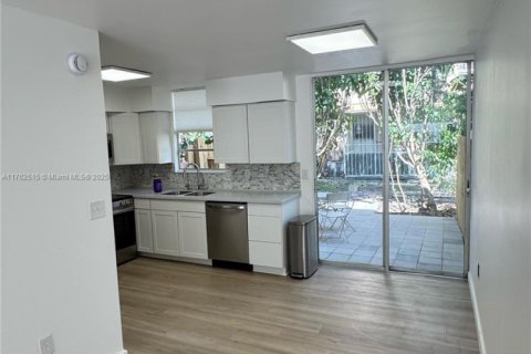 Touwnhouse à vendre à South Miami, Floride: 3 chambres, 90.12 m2 № 1955764 - photo 5