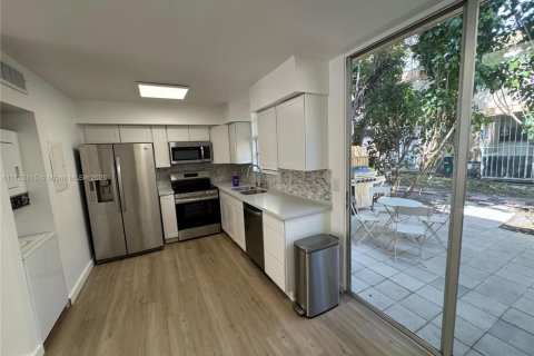 Touwnhouse à vendre à South Miami, Floride: 3 chambres, 90.12 m2 № 1955764 - photo 3